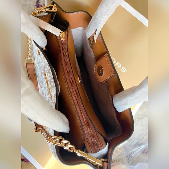 Authentic Michael Kors Arielle Medium Logo Satchel in Vanilla - Picture 7 of 10